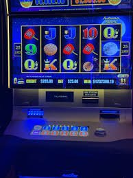Gambar kartu promosi dengan tawaran bonus dan cashback menarik untuk pemain aktif
